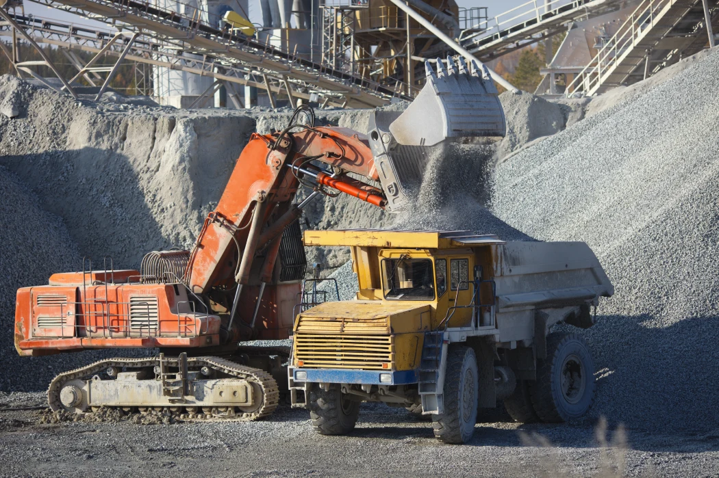 Aggregate haulage by tipper trailer in Dubai